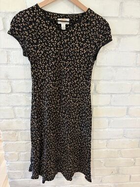 Talbots Cap-Sleeve Midi Dress in Black with Floral Print
(B3)